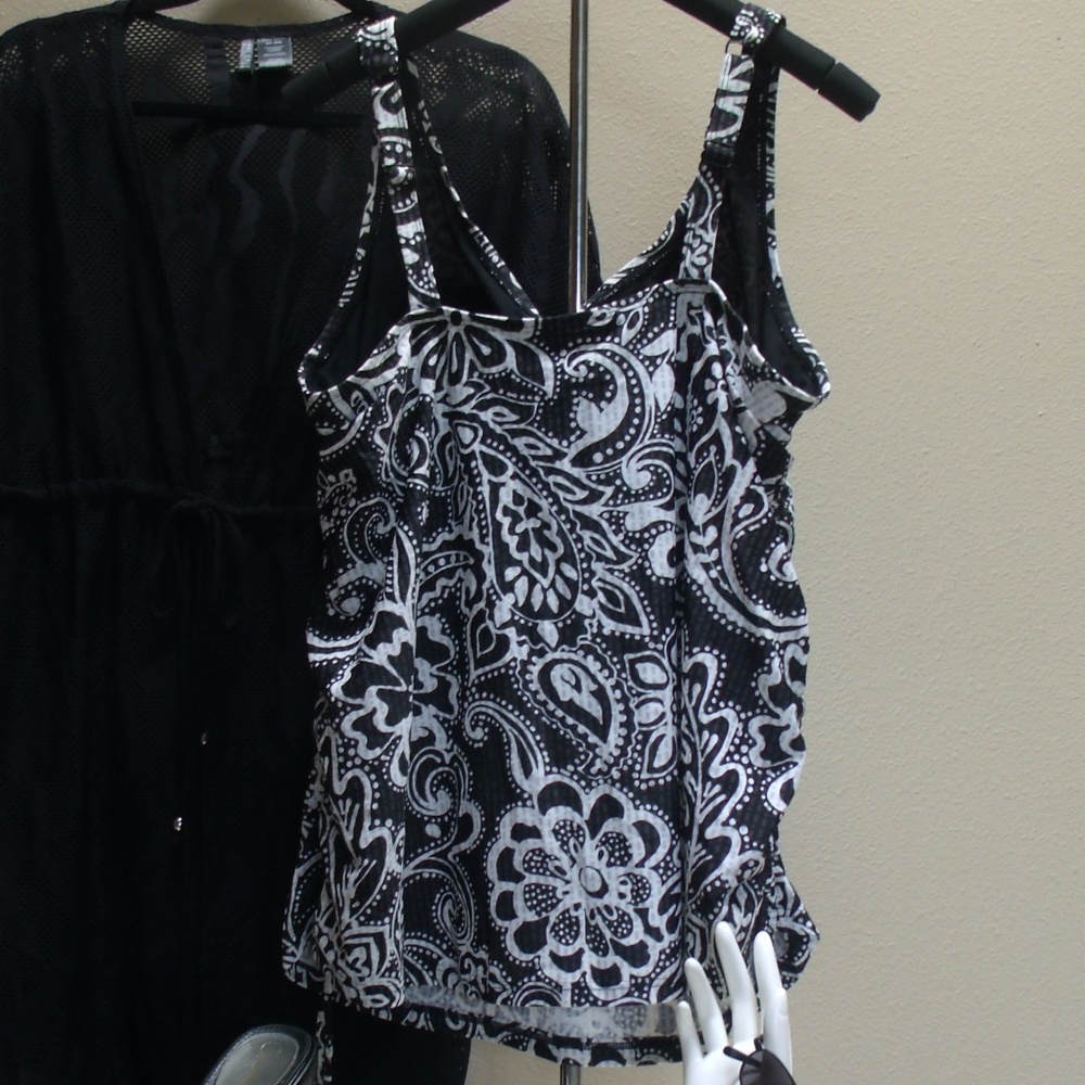 Croft and Barrow Tankini Swim Top Black White & Gray Sz 22W - Picture 3 of 9